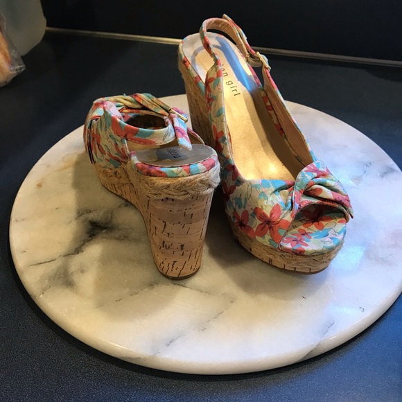 Floral Orange Blue Cream Peep Toe Bow Madden Girl Wedges 4 Inch Wedge si… - Picture 2 of 9
